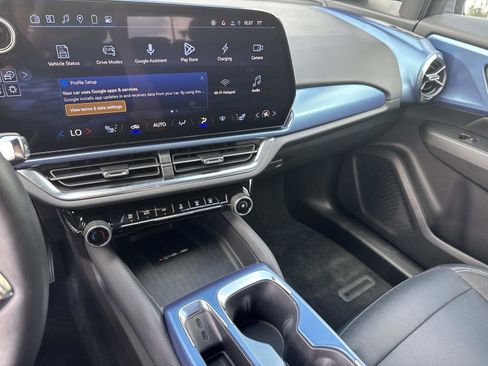 Used 2025 Chevrolet Equinox EV LT w/ Convenience Package image 23