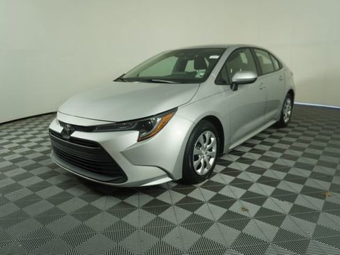 Used 2023 Toyota Corolla LE FWD image 3
