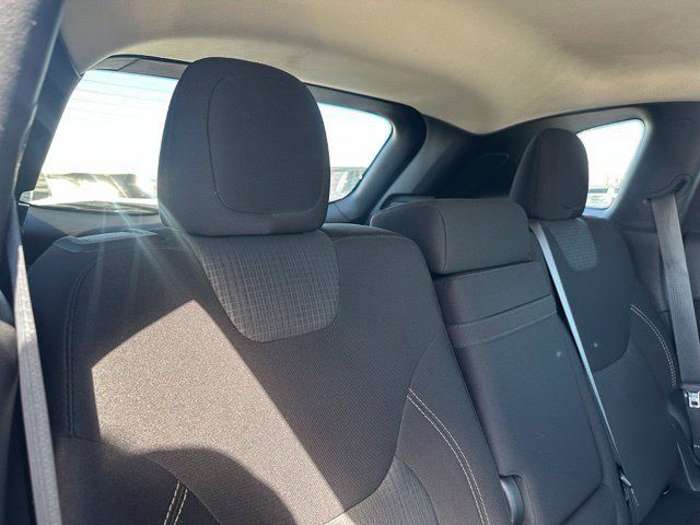 Used 2016 Jeep Cherokee Latitude AWD/4WD image 29
