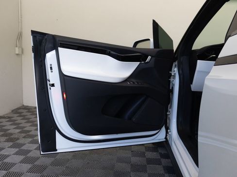 Used 2018 Tesla Model X 100D AWD/4WD image 16