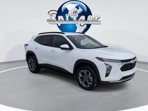 New 2026 Chevrolet Trax LT w/ Driver Confidence Package FWD image 2