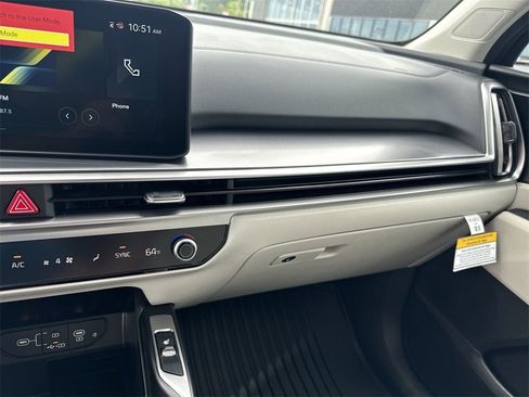 New 2025 Kia Sorento S image 11
