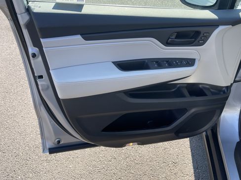 Used 2025 Honda Odyssey EX-L image 16