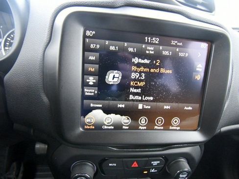 Used 2023 Jeep Renegade Latitude image 45