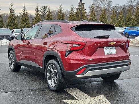 Used 2025 Chevrolet Trax LT image 5