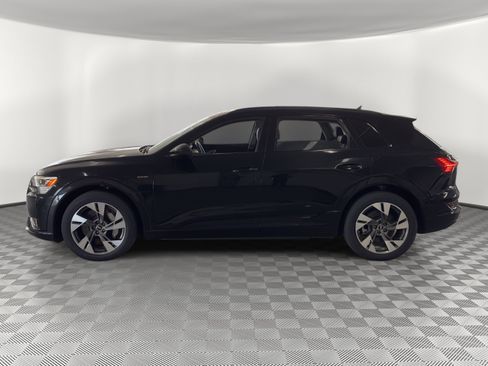 Used 2022 Audi e-tron Premium w/ Convenience Plus Package image 2