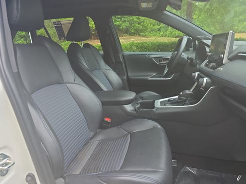 Used 2022 Toyota RAV4 XSE AWD/4WD image 10