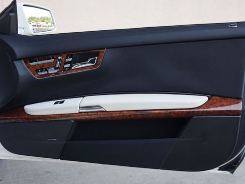 Used 2013 Mercedes-Benz CL 550 4MATIC image 17