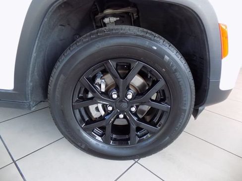 Certified 2024 Jeep Grand Cherokee Altitude RWD image 10