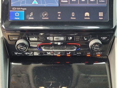 Used 2024 Jeep Grand Cherokee Limited w/ Luxury Tech Group II image 18