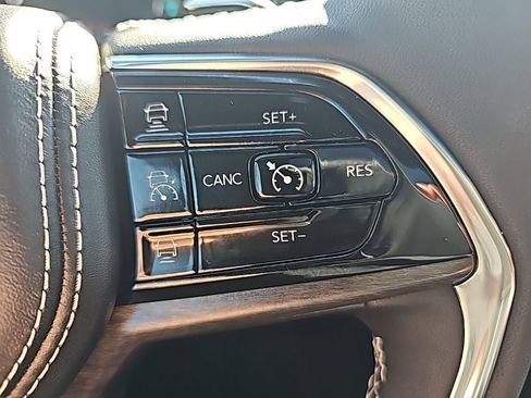 Used 2024 Jeep Grand Cherokee Overland AWD/4WD image 30