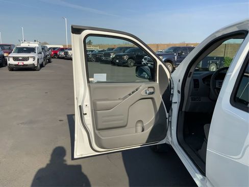 Used 2019 Nissan Frontier SV image 21