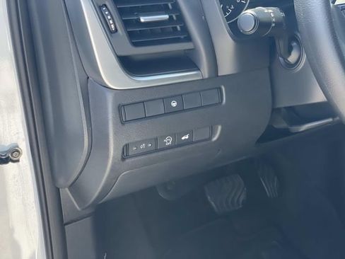 Used 2024 Nissan Rogue SV FWD image 18