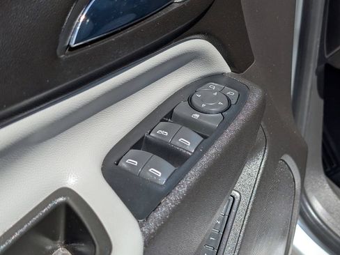 Used 2019 Chevrolet Equinox Premier FWD image 16