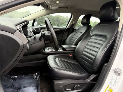 Used 2018 Ford Fusion SE w/ Equipment Group 602A FWD image 14