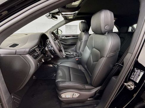 New 2025 Porsche Macan image 5