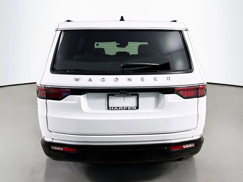 Used 2025 Jeep Wagoneer 4WD image 10
