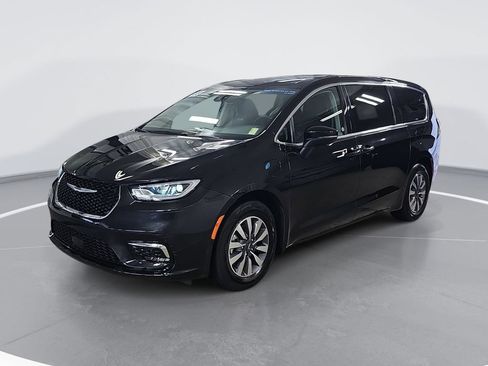 Used 2023 Chrysler Pacifica Touring-L FWD image 9