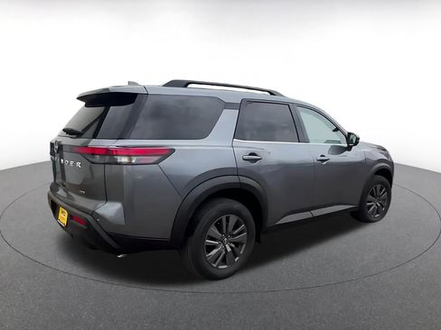 Used 2025 Nissan Pathfinder SV image 15