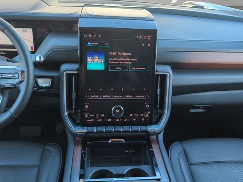 Used 2025 GMC Yukon Denali image 3