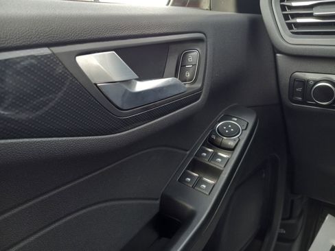 Used 2024 Ford Escape ST-Line w/ Cold Weather Package FWD image 27