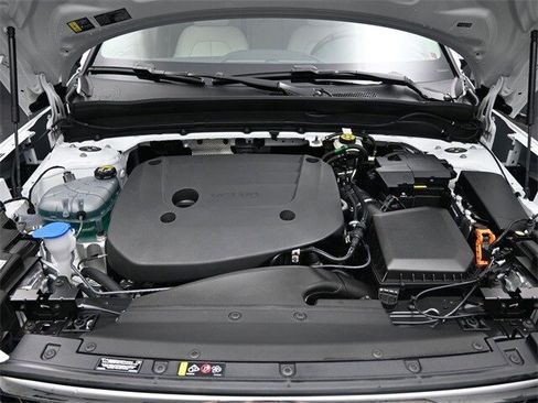 New 2025 Volvo XC40 B5 Plus w/ Protection Package Premier image 33