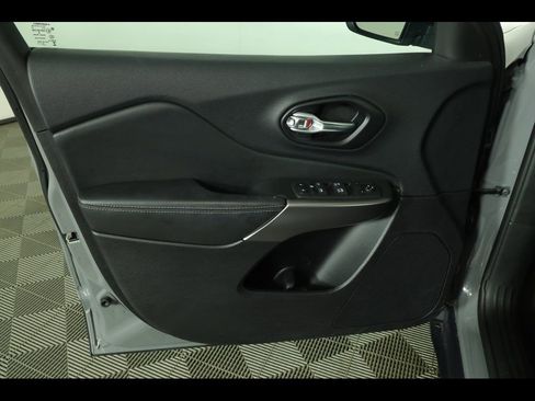 Used 2022 Jeep Cherokee Latitude Lux AWD/4WD image 21