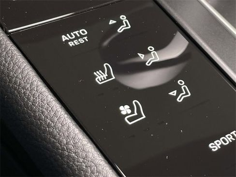 New 2026 Porsche Macan image 33