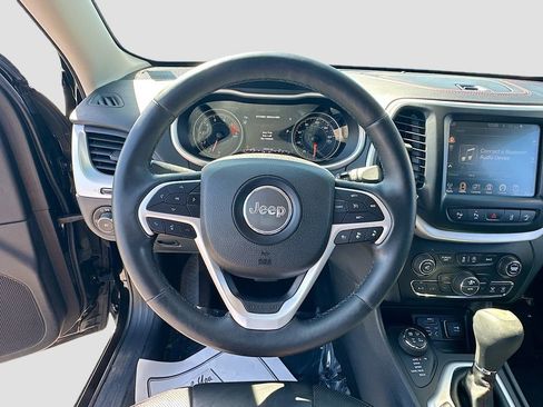 Used 2018 Jeep Cherokee Trailhawk w/ Quick Order Package 27L image 11