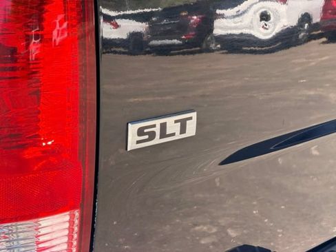 Used 2015 RAM 1500 Classic SLT w/ SLT Plus D←cor Group AWD/4WD image 23