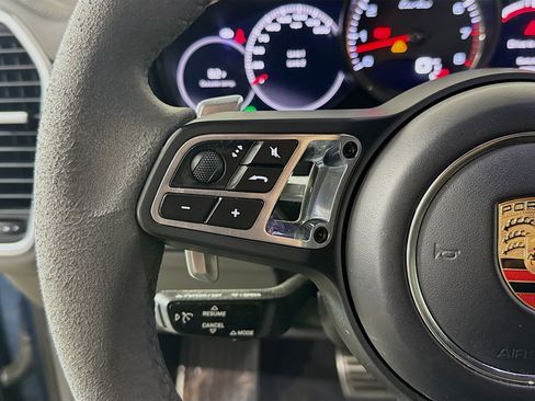 Used 2019 Porsche Cayenne Turbo image 11