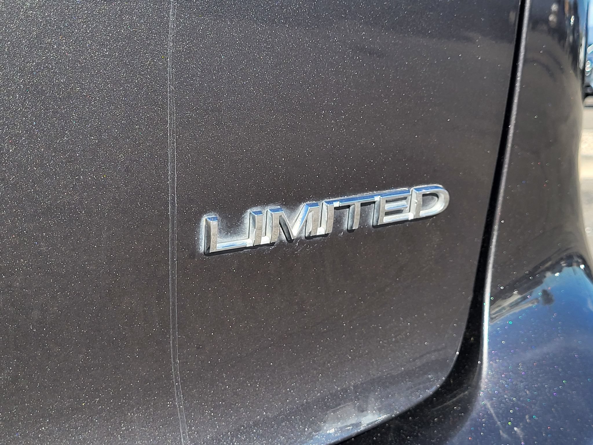 Used 2017 Chrysler Pacifica Limited w/ Tire & Wheel Group FWD image 9