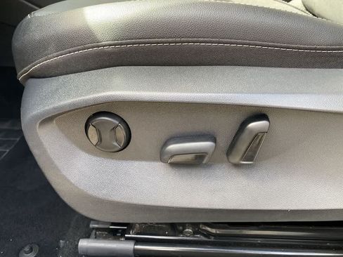 Used 2024 Volkswagen Taos SE AWD/4WD image 13