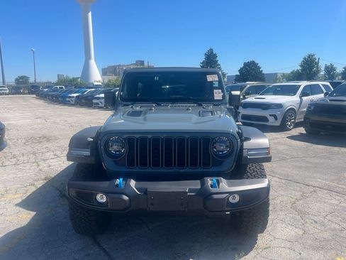 Used 2025 Jeep Wrangler Unlimited Rubicon 4xe w/ Convenience Group AWD/4WD image 2