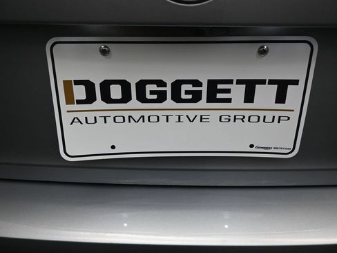 Used 2023 Volkswagen Jetta SE FWD image 2