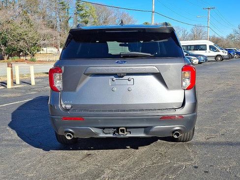 Certified 2022 Ford Explorer XLT w/ Equipment Group 202A image 4