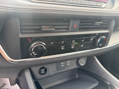 Used 2024 Nissan Rogue S image 19