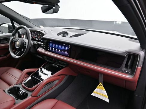 New 2026 Porsche Cayenne S image 25