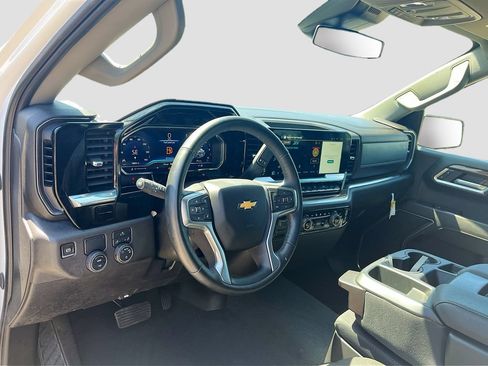 Used 2025 Chevrolet Silverado 1500 LT RWD image 9