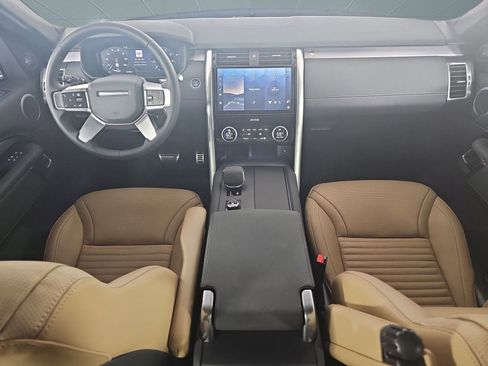 Certified 2025 Land Rover Discovery Dynamic SE image 14