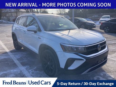 Used 2022 Volkswagen Taos SE w/ Panoramic Sunroof Package image 1