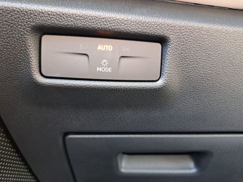 New 2026 Volkswagen Tiguan SE image 15