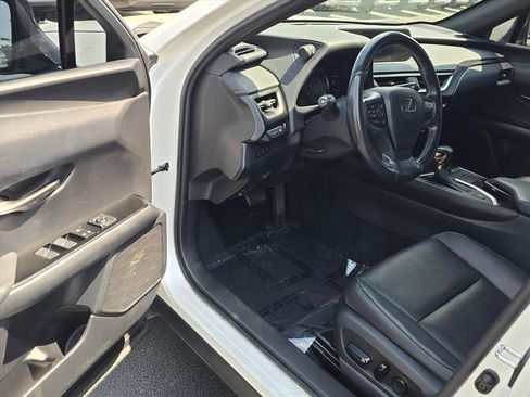 Used 2019 Lexus UX 200 w/ Premium Package FWD image 9