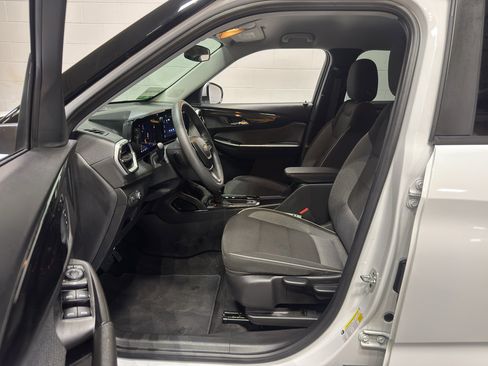 Used 2025 Chevrolet TrailBlazer LT image 14