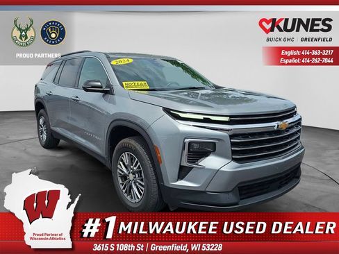 Used 2024 Chevrolet Traverse LT AWD/4WD image 1
