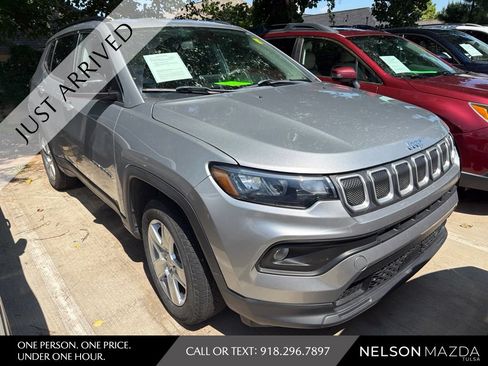 Used 2022 Jeep Compass Latitude AWD/4WD image 2