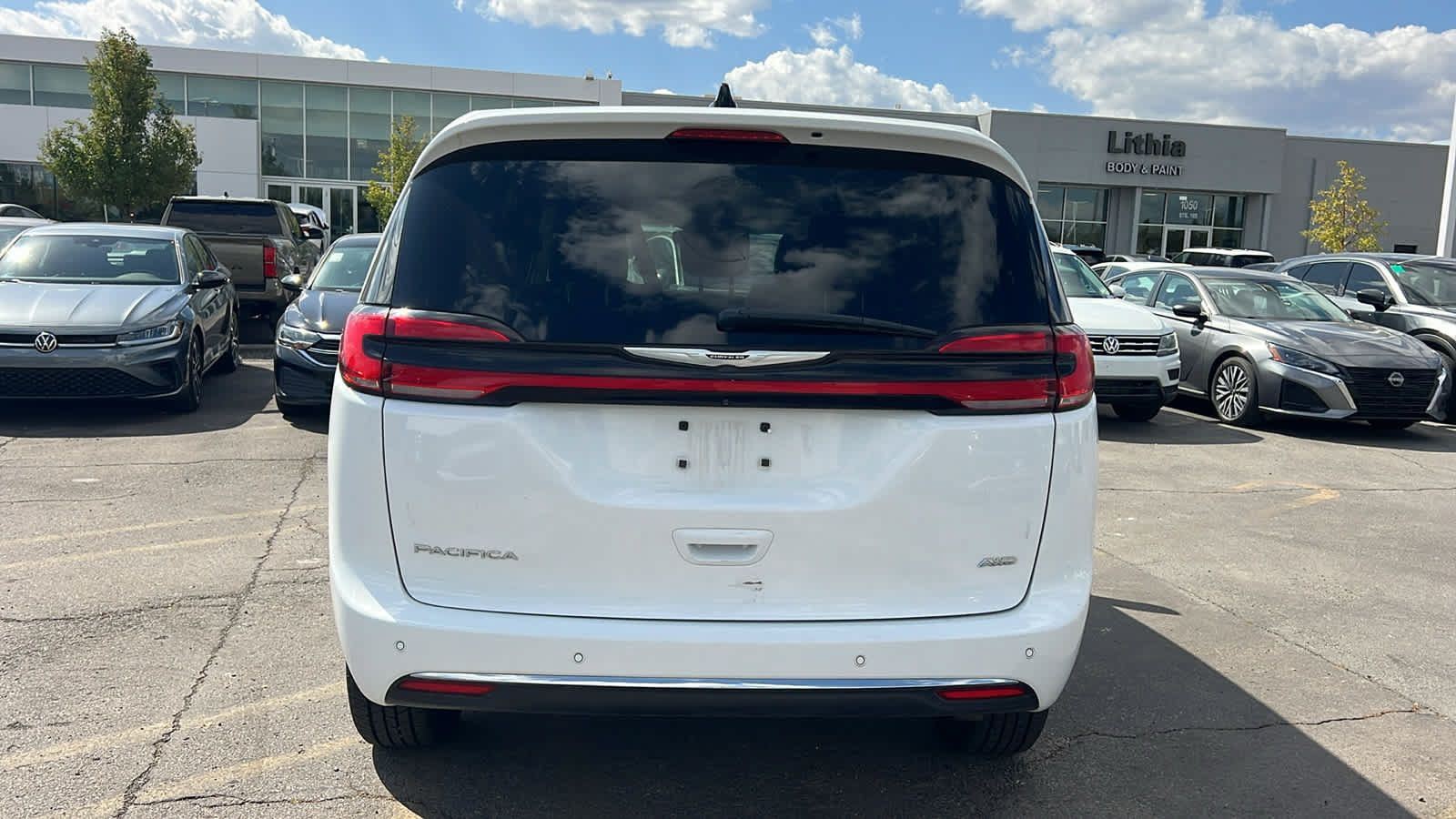 Used 2024 Chrysler Pacifica Touring-L AWD/4WD image 6