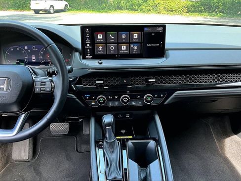 Used 2024 Honda Accord Touring image 9