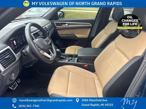 Certified 2023 Volkswagen Atlas Cross Sport SEL R-Line AWD/4WD image 10
