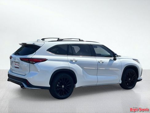 Used 2023 Toyota Highlander XSE image 4